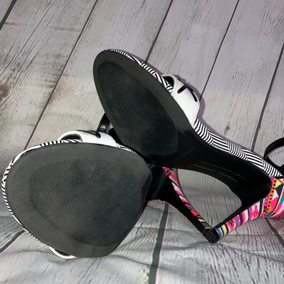 Chinese Laundry 8.5 Heels - Picture 6 of 7